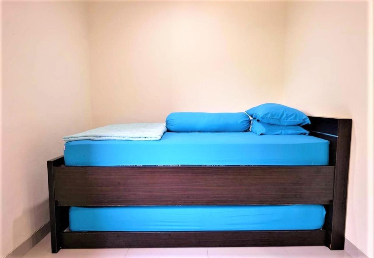 Giant Kost Hotel Tangerang Buitenkant foto