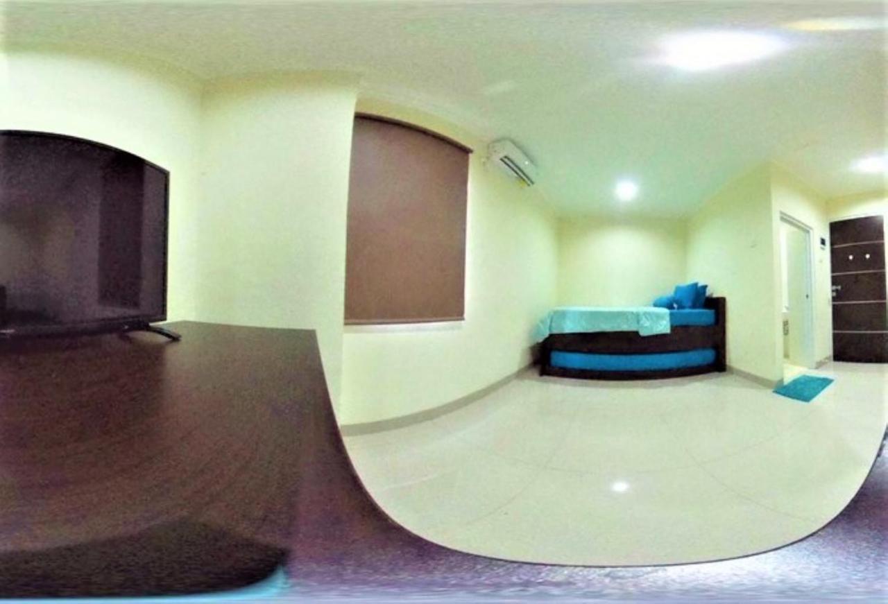 Giant Kost Hotel Tangerang Buitenkant foto