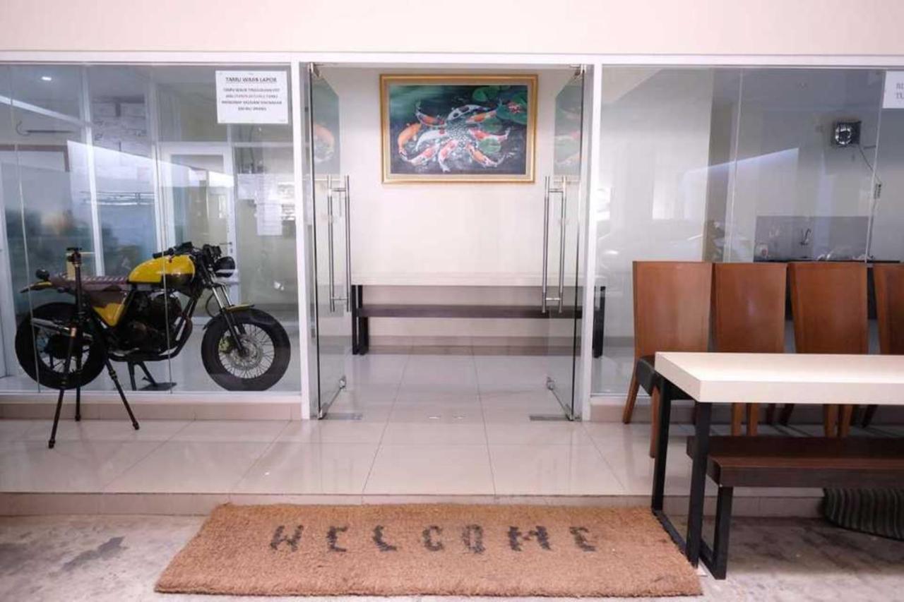 Giant Kost Hotel Tangerang Buitenkant foto