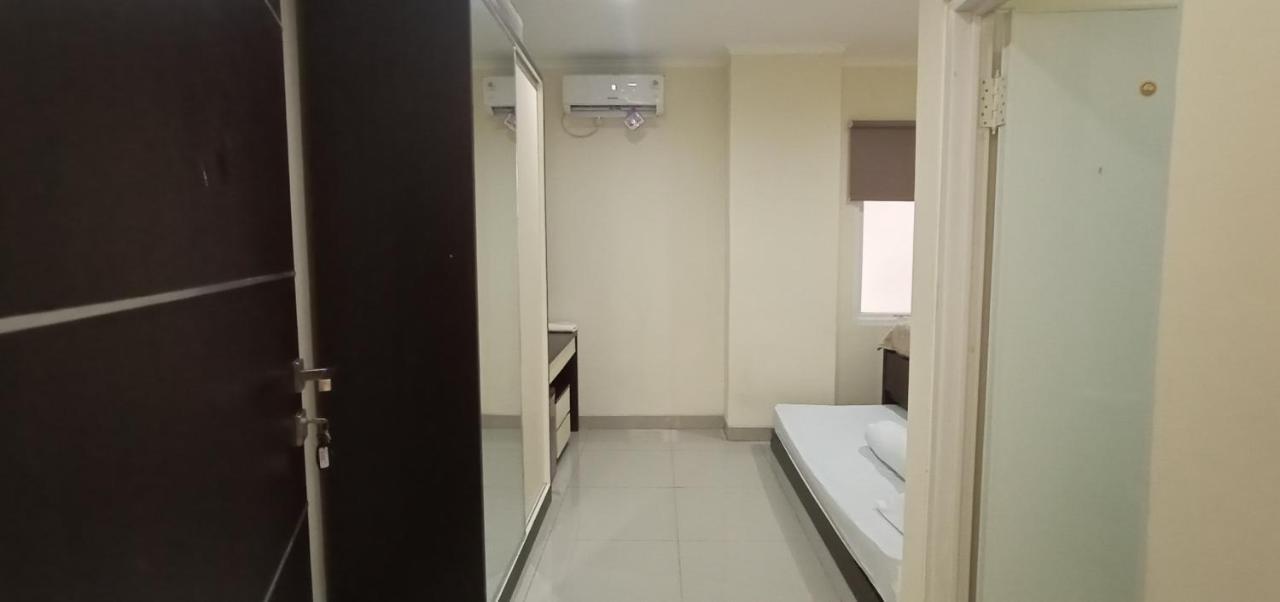 Giant Kost Hotel Tangerang Buitenkant foto
