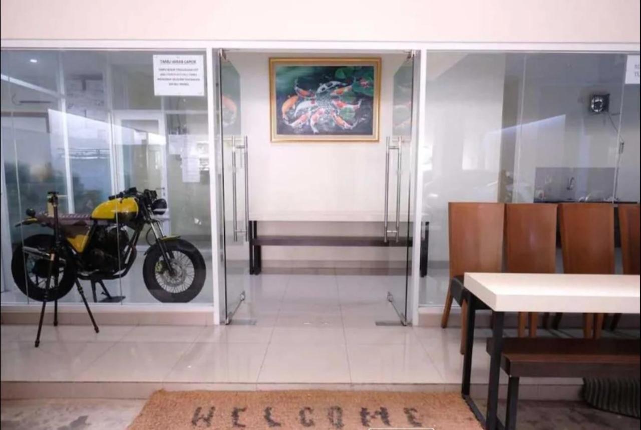 Giant Kost Hotel Tangerang Buitenkant foto